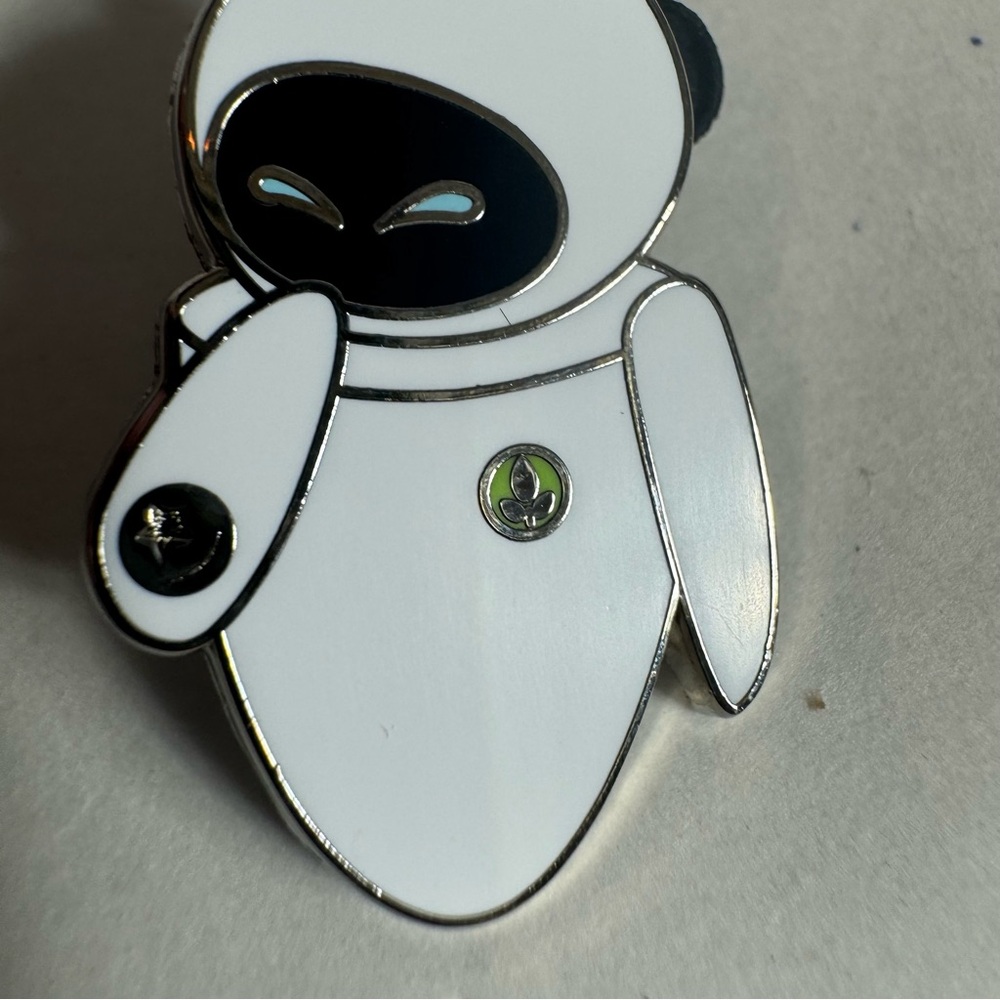 NWT. Disney Pin WDW Hidden Mickey Pixar Characters Wall-E Eve Pin - Picture 4 of 5